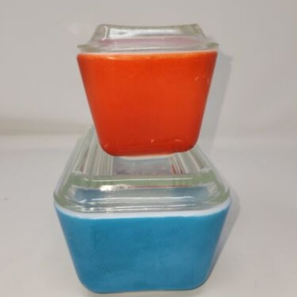 Vintage Pyrex Red & Blue Refrigerator Pair With Lids 501 B  and 501 - Picture 2 of 9